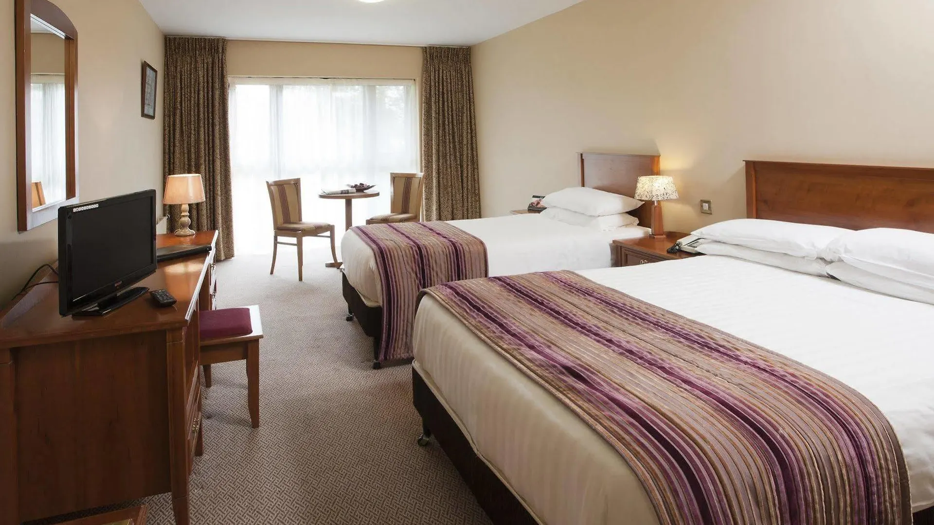 Westport Woods Hotel & Spa 4*,